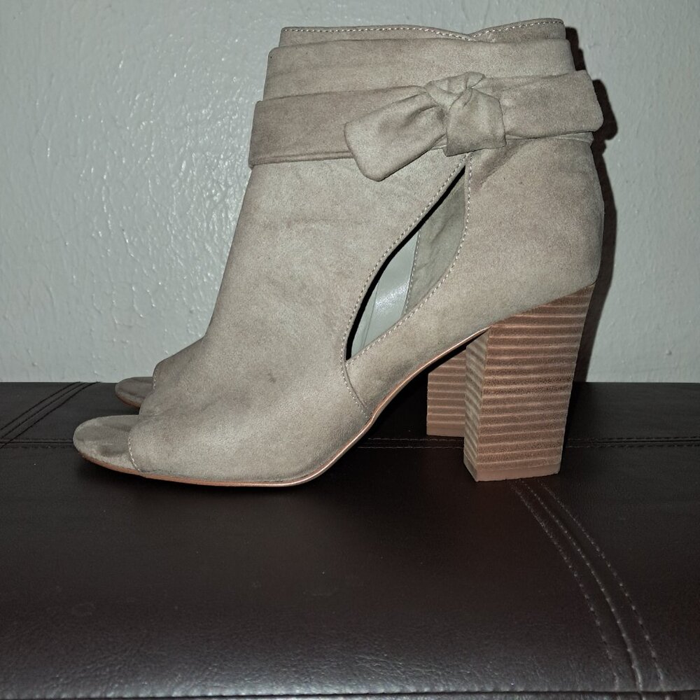 Shoes - Picture 4 of 4